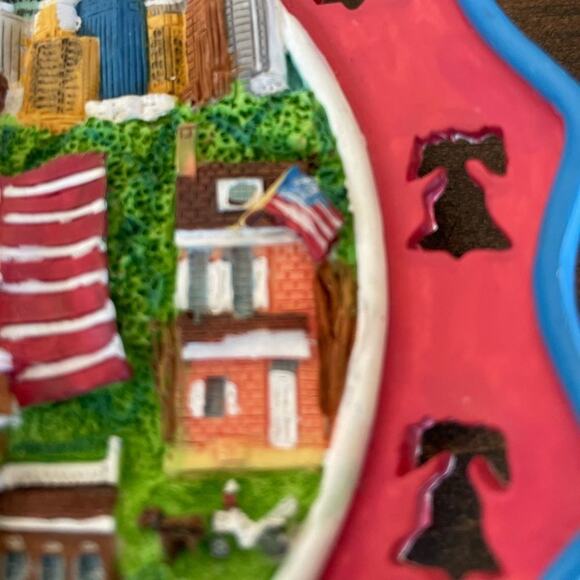 Philadelphia Vintage Red White & Blue Historic Decorative Plate Hand Painted - Picture 3 of 7